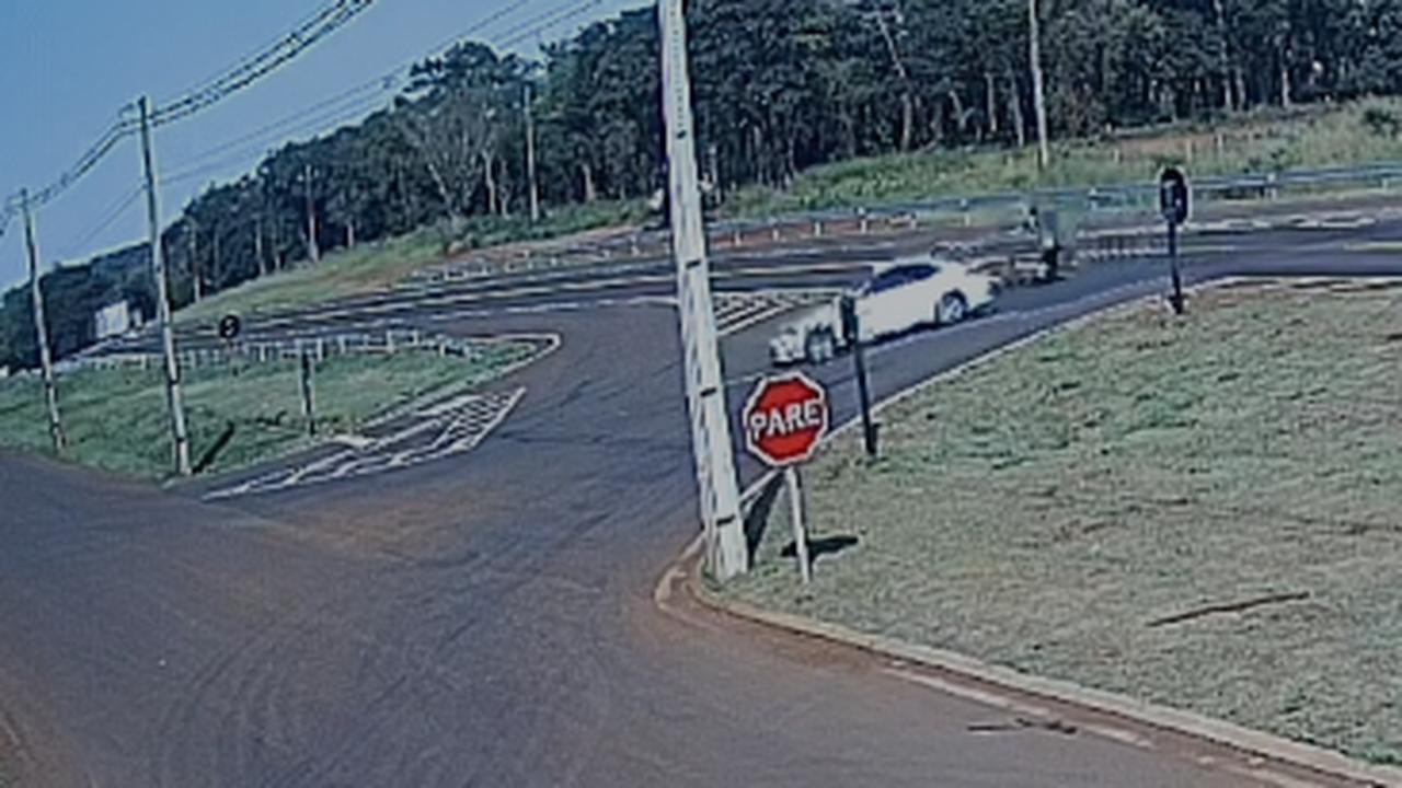 Imagens revelam como ocorreu o acidente entre moto e Corolla na BR-277, em Santa Tereza do Oeste Imagens revelam como ocorreu o acidente entre moto e Corolla na BR-277, em Santa Tereza do Oeste