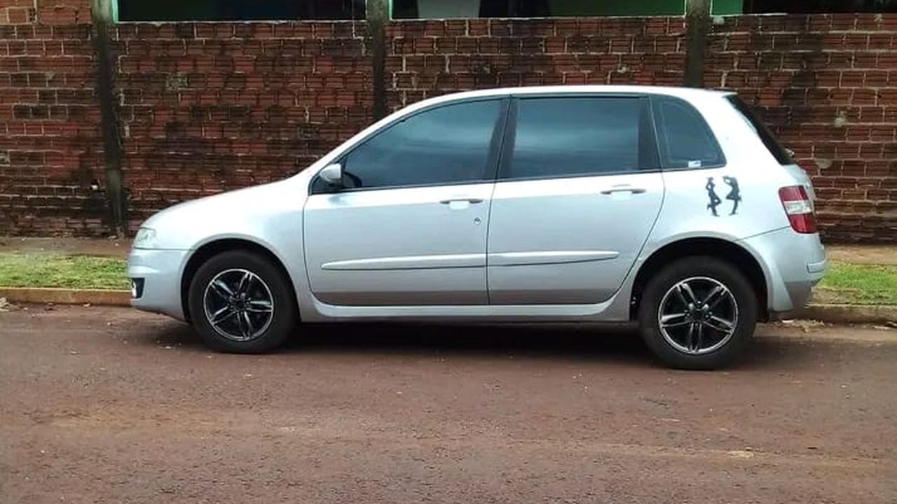 Fiat Stillo é furtado na Avenida Piquiri em Cascavel Fiat Stillo é furtado na Avenida Piquiri em Cascavel