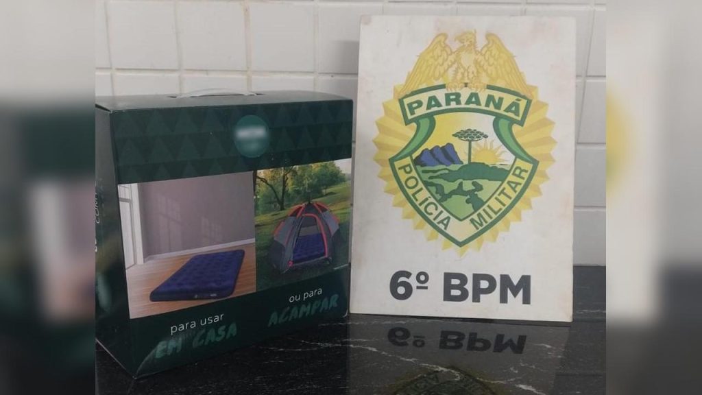 Homem é detido suspeito de furtar loja no centro de Cascavel Homem é detido suspeito de furtar loja no centro de Cascavel