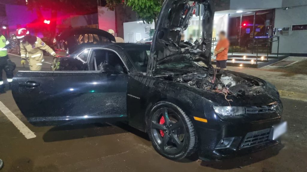 Incêndio atinge Camaro no centro de Cascavel Incêndio atinge Camaro no centro de Cascavel