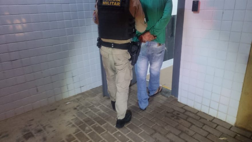 PM detém suspeito de ameaçar companheira com facão em Cascavel