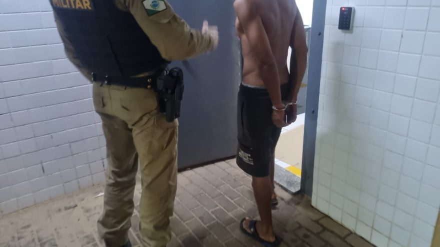 Filho agride mãe com objeto e acaba detido no bairro Santa Felicidade