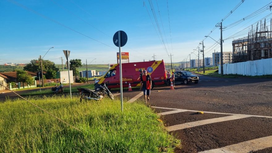 Mulher fica ferida após colisão com carro na Avenida das Torres no Floresta