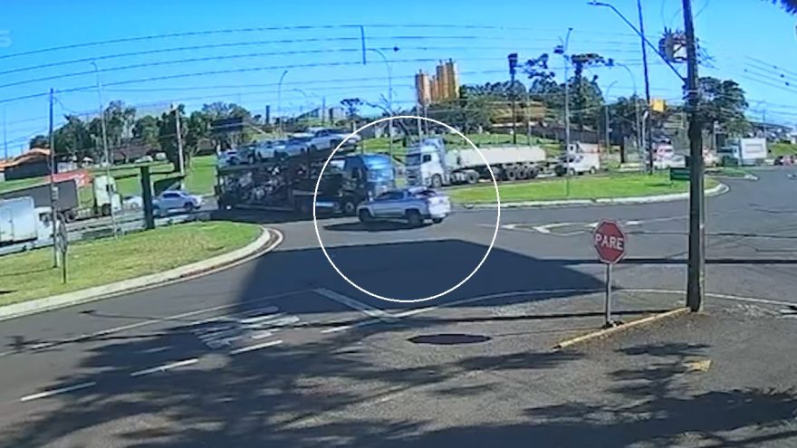 Novo ângulo mostra manobra arriscada de Fiat Toro no Trevo da Portal