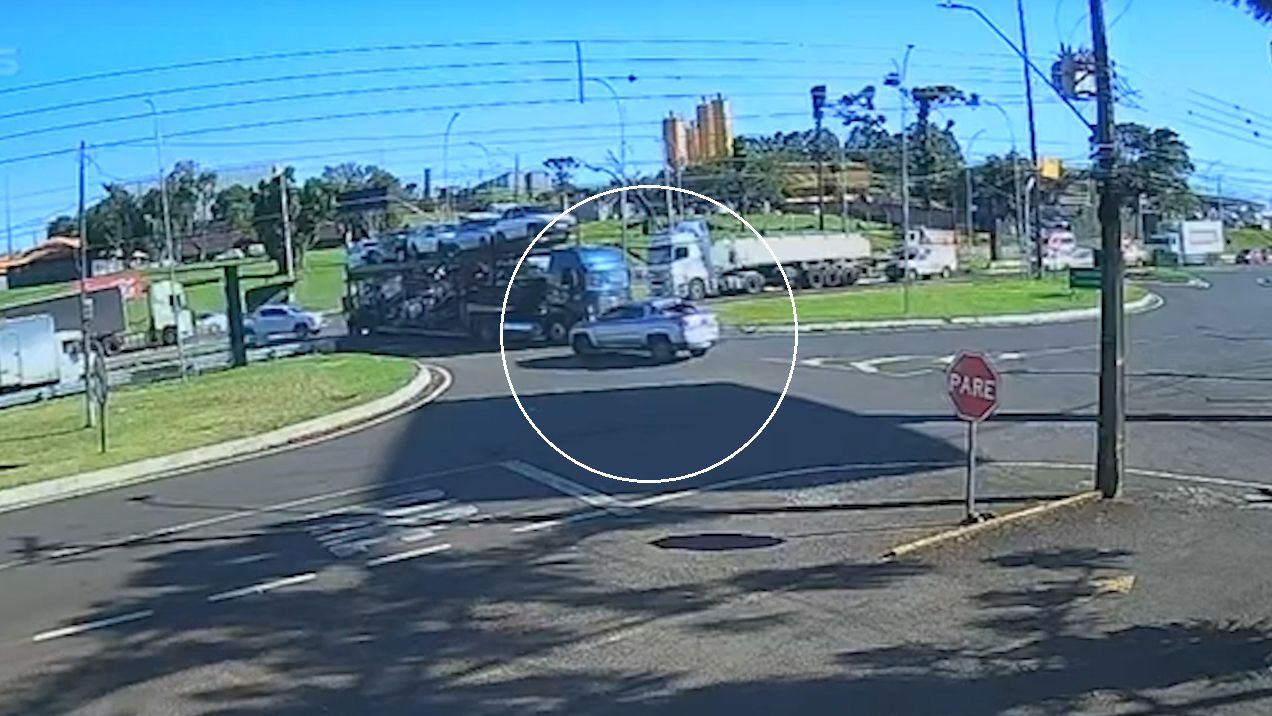 Novo ângulo mostra manobra arriscada de Fiat Toro no Trevo da Portal Novo ângulo mostra manobra arriscada de Fiat Toro no Trevo da Portal