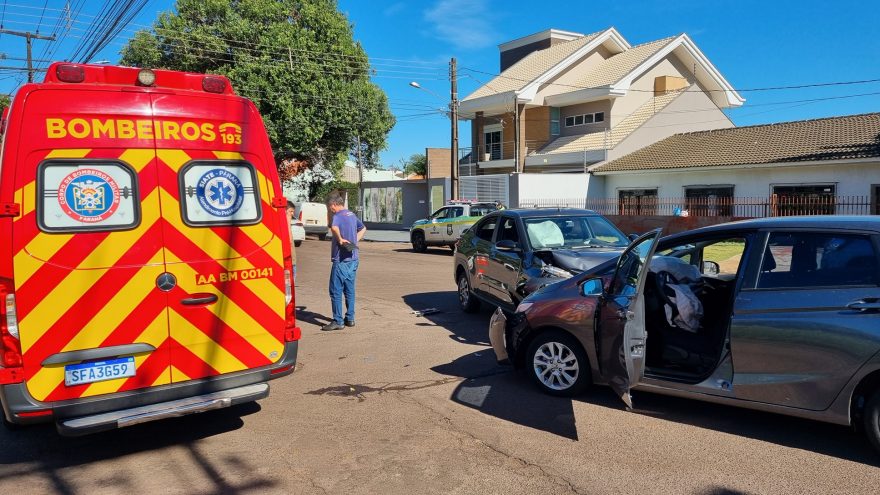 Bombeiros atendem vítimas de colisão frontal no Coqueiral