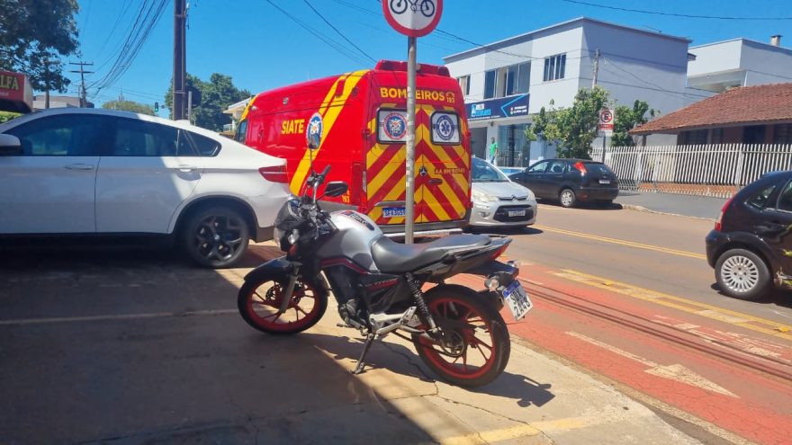 Colisão entre Renault Clio e Honda CG Titan na Avenida Tito Muffato mobiliza Corpo de Bombeiros 