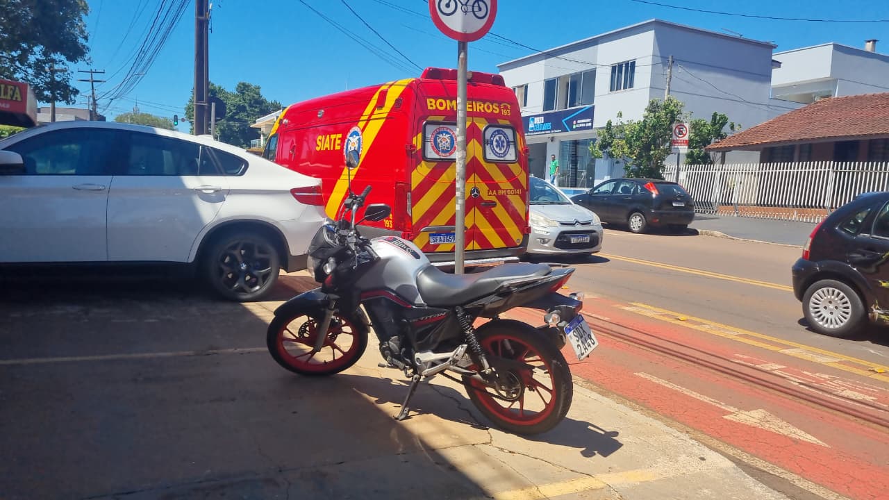 Colisão entre Renault Clio e Honda CG Titan na Avenida Tito Muffato mobiliza Corpo de Bombeiros Colisão entre Renault Clio e Honda CG Titan na Avenida Tito Muffato mobiliza Corpo de Bombeiros
