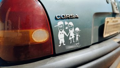 Mayara, vítima de feminicídio em Cascavel, deixa criança de 5 anos e família pede justiça Imagem referente a Mayara, vítima de feminicídio em Cascavel, deixa criança de 5 anos e família pede justiça