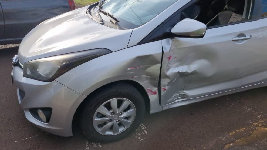 Conversão à esquerda termina em prejuízo para condutores de HB20 e Ecosport no Recanto Tropical