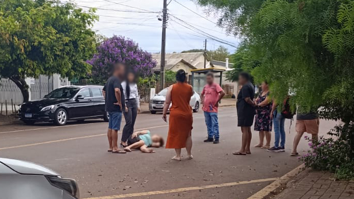 Mulher é atropelada na Avenida Gralha Azul, em Cascavel