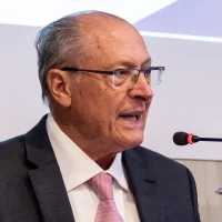 Imagem referente a Alckmin: Brasil não perde competitividade com tarifa de 10% dos EUA