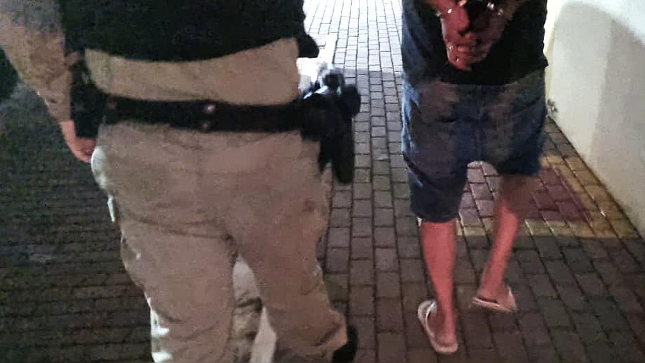 Homem é detido após desrespeitar ordem policial e tentar escapar de fiscalização na Região Sul da Cidade Homem é detido após desrespeitar ordem policial e tentar escapar de fiscalização na Região Sul da Cidade