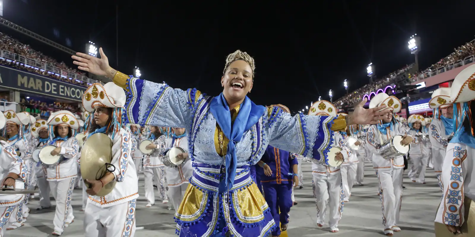 Laísa Lima é a primeira mulher mestra de bateria a passar na Sapucaí