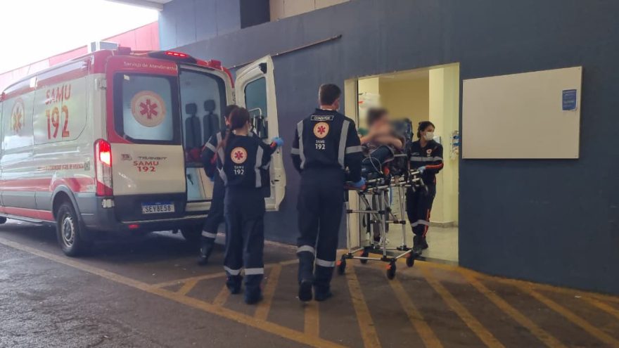 Bebê de 1 ano e 8 meses se afoga em piscina