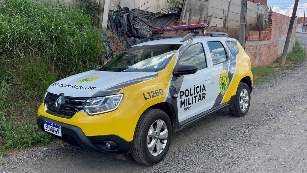 Homem espanca mulher na frente dos filhos, avança contra PM e é morto a tiros Homem espanca mulher na frente dos filhos, avança contra PM e é morto a tiros