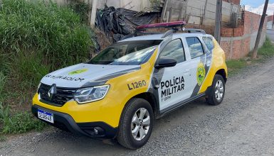 Imagem referente a Mulher foge de casa e pede socorro em comércio após noite de agressões 