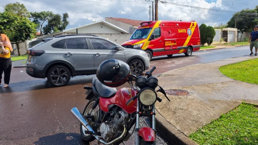 Irmãos ficam feridos após colisão entre carro e moto no Bairro Universitário