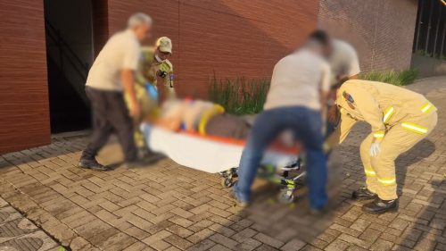 Mulher é socorrida após sofrer queda de escada no Centro de Cascavel Imagem referente a Mulher é socorrida após sofrer queda de escada no Centro de Cascavel