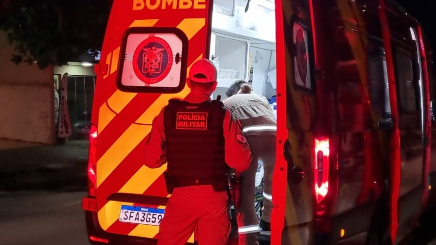 Colisão entre moto e Honda deixa motociclista ferido no Parque São Paulo
