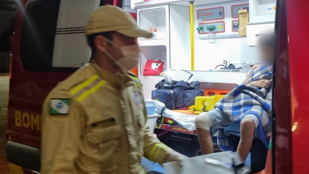 Adolescente se machuca em decorrência de acidente entre veículo elétrica e carro no bairro Neva