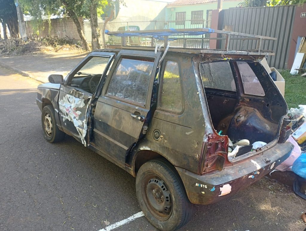 Veículo irregular é apreendido em operação policial no bairro Paulo Godoy