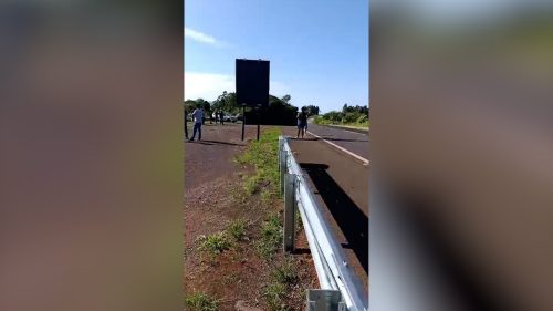 Comunidade realiza manifestação diante da previsão de início da cobrança de pedágio eletrônico no Sudoeste nesta segunda-feira