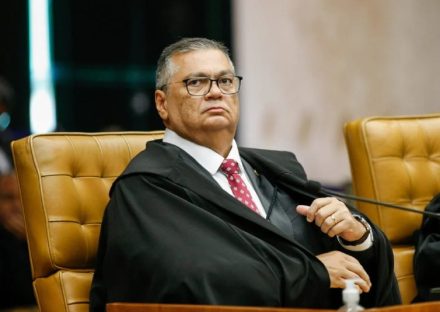 Ministro Flávio Dino interrompe privatização da Celepar e freia leilão bilionário no Paraná