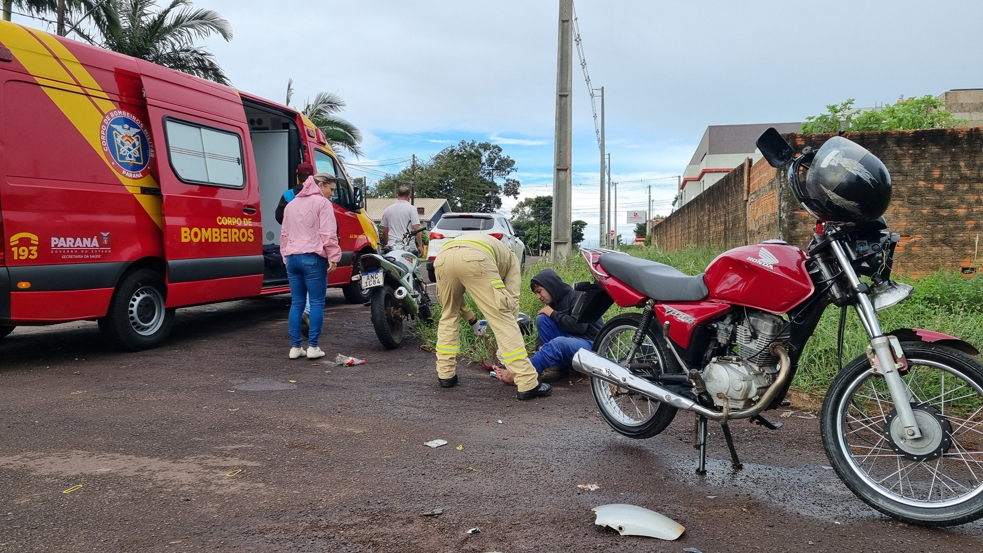 Três ficam feridos em colisão entre motos no Jardim Gramado