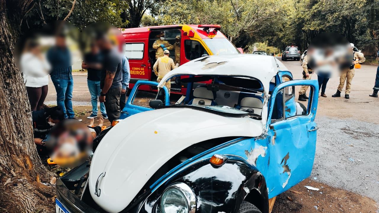 Égua da PM escapa e é atingida por Fusca do Grêmio Égua da PM escapa e é atingida por Fusca do Grêmio