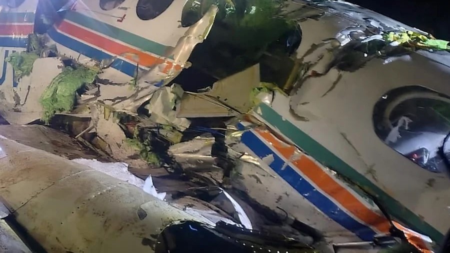Ambulância aérea cai na Índia e deixa sete mortos