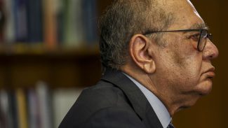 Gilmar Mendes suspende penduricalhos a membros do Judiciário e MP Gilmar Mendes suspende penduricalhos a membros do Judiciário e MP