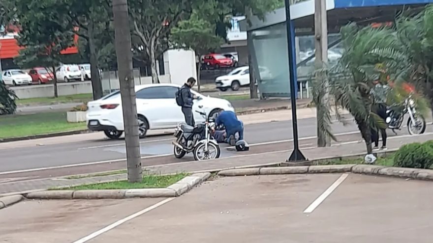 Mulher é atropelada na Avenida Tancredo Neves, em Cascavel