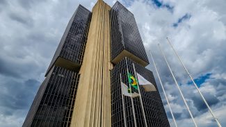 Contas externas têm saldo negativo menor em janeiro de 2026