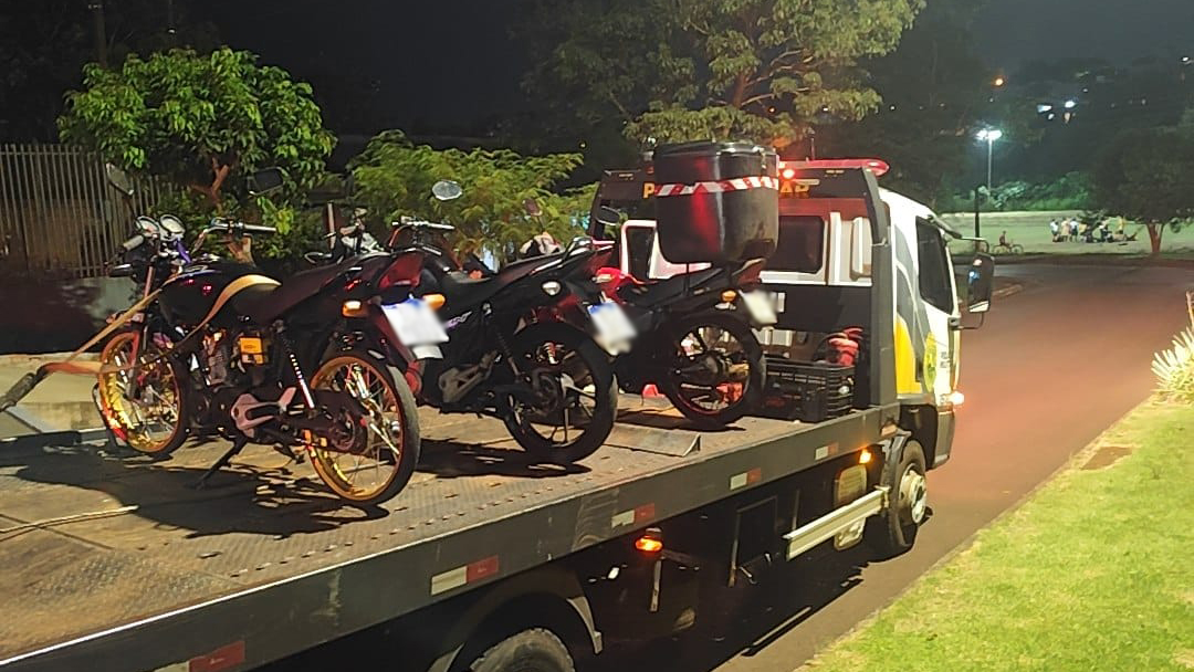 Motociclista foge de abordagem, empina moto e acaba detido após perseguição de 2 km no Morumbi Motociclista foge de abordagem, empina moto e acaba detido após perseguição de 2 km no Morumbi