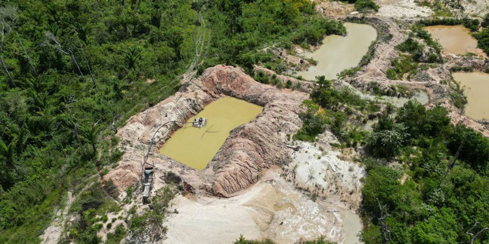 PF combate venda de diesel para garimpos ilegais em terra indígena
