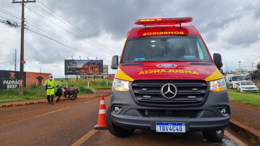 Motociclista fica ferida ao cair de moto na marginal da BR-277, em Cascavel