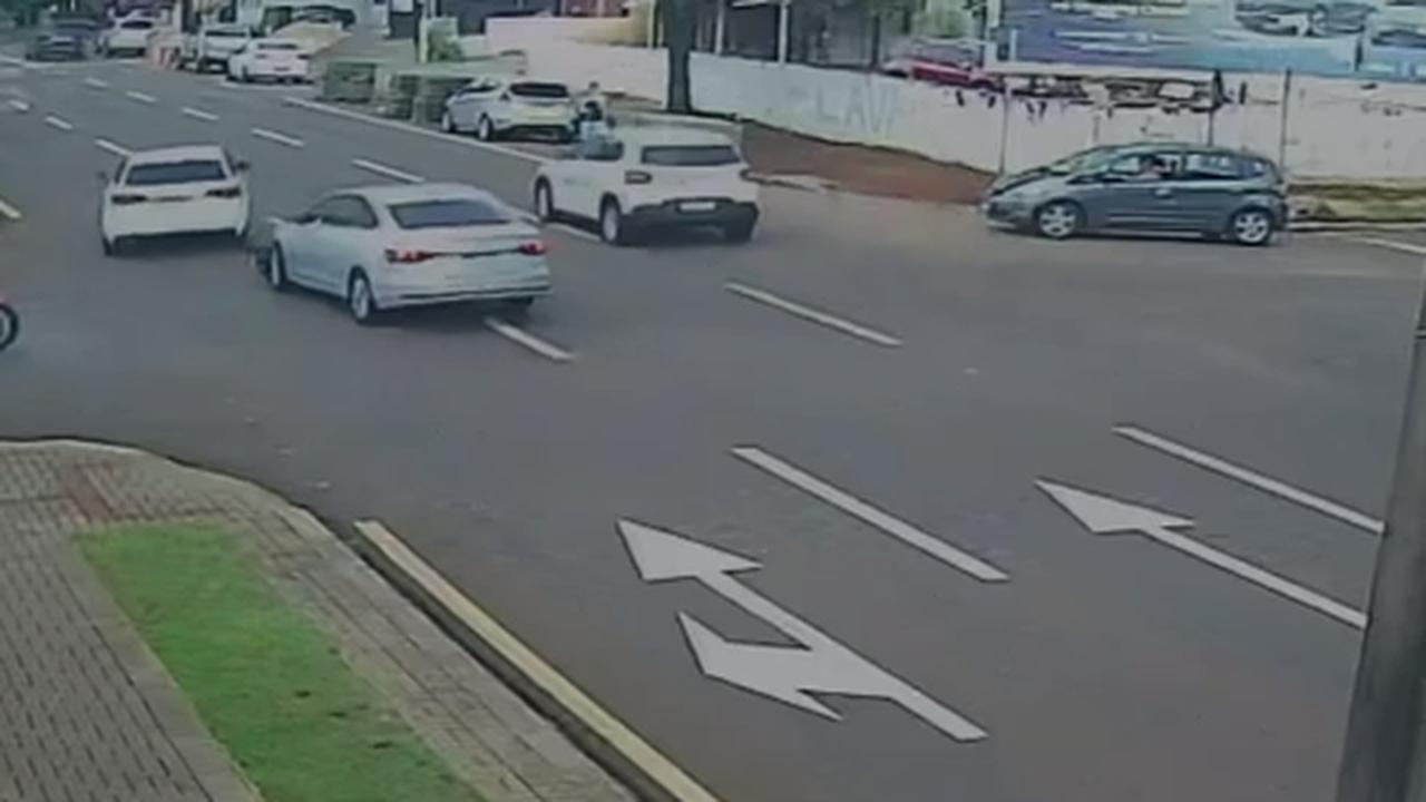Câmeras registram imagens de acidente que deixou idoso ferido no Coqueiral