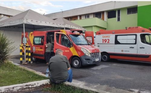 Nasceu de novo! Homem é atingido por tronco de 120 kg na cabeça e sobrevive em Curitiba Nasceu de novo! Homem é atingido por tronco de 120 kg na cabeça e sobrevive em Curitiba
