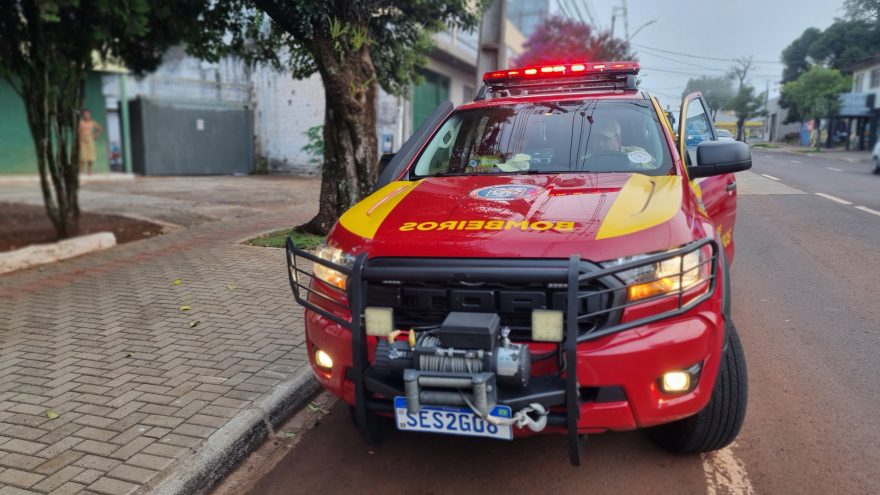 Fogo em entulhos assusta moradores no Ciro Nardi e Corpo de Bombeiros é acionado