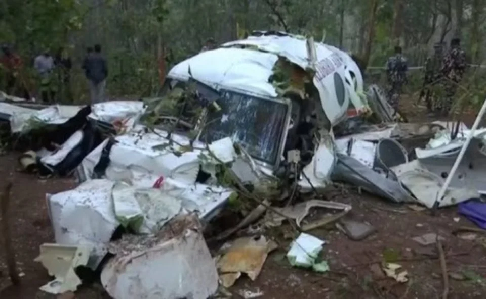 Avião-ambulância cai durante tempestade e deixa sete mortos