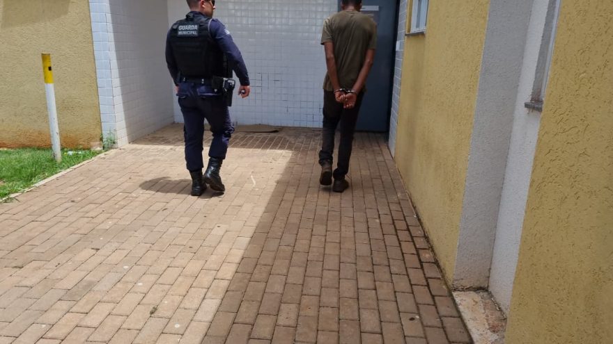 Homem com tornozeleira rompida é localizado no bairro Interlagos