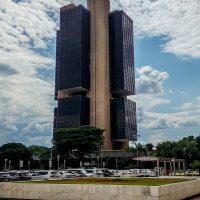 Imagem referente a Juros subiram para famílias e empresas em janeiro, mostra BC