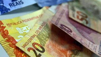 Dívida Pública fica praticamente estável, mas supera R$ 8,6 trilhões Dívida Pública fica praticamente estável, mas supera R$ 8,6 trilhões