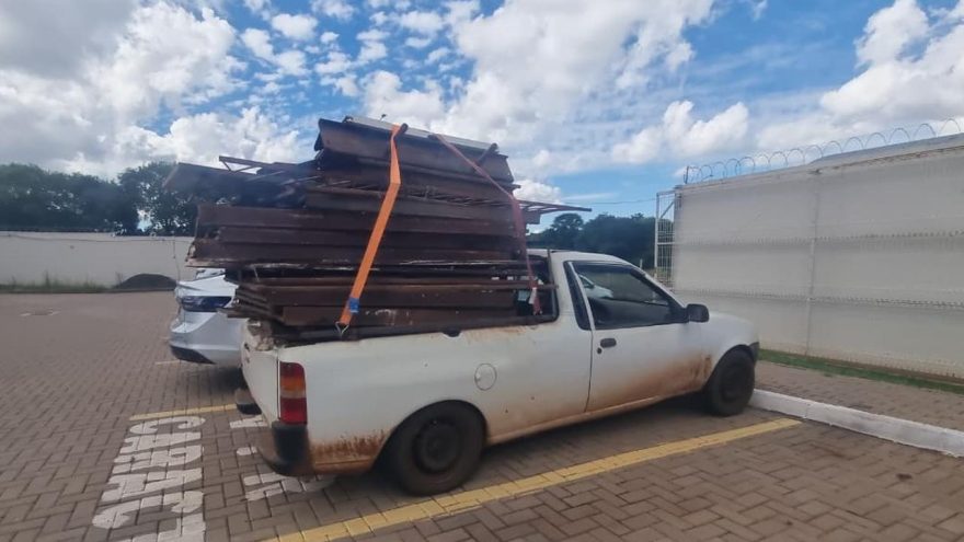Homens são detidos com peças de ferro furtadas na Jangada Taborda