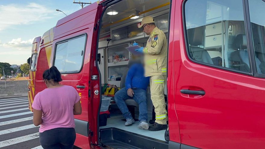 Colisão entre motos deixa homem e mulher feridos na Avenida Piquiri