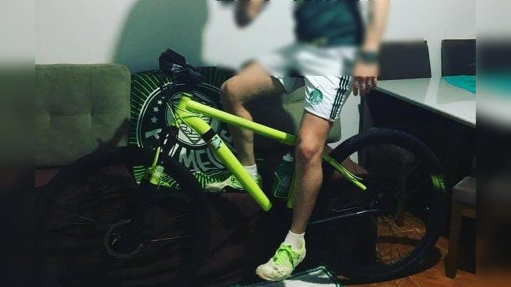 Bicicleta verde com emblema do Palmeiras é furtada em apartamento no Centro de Cascavel Bicicleta verde com emblema do Palmeiras é furtada em apartamento no Centro de Cascavel