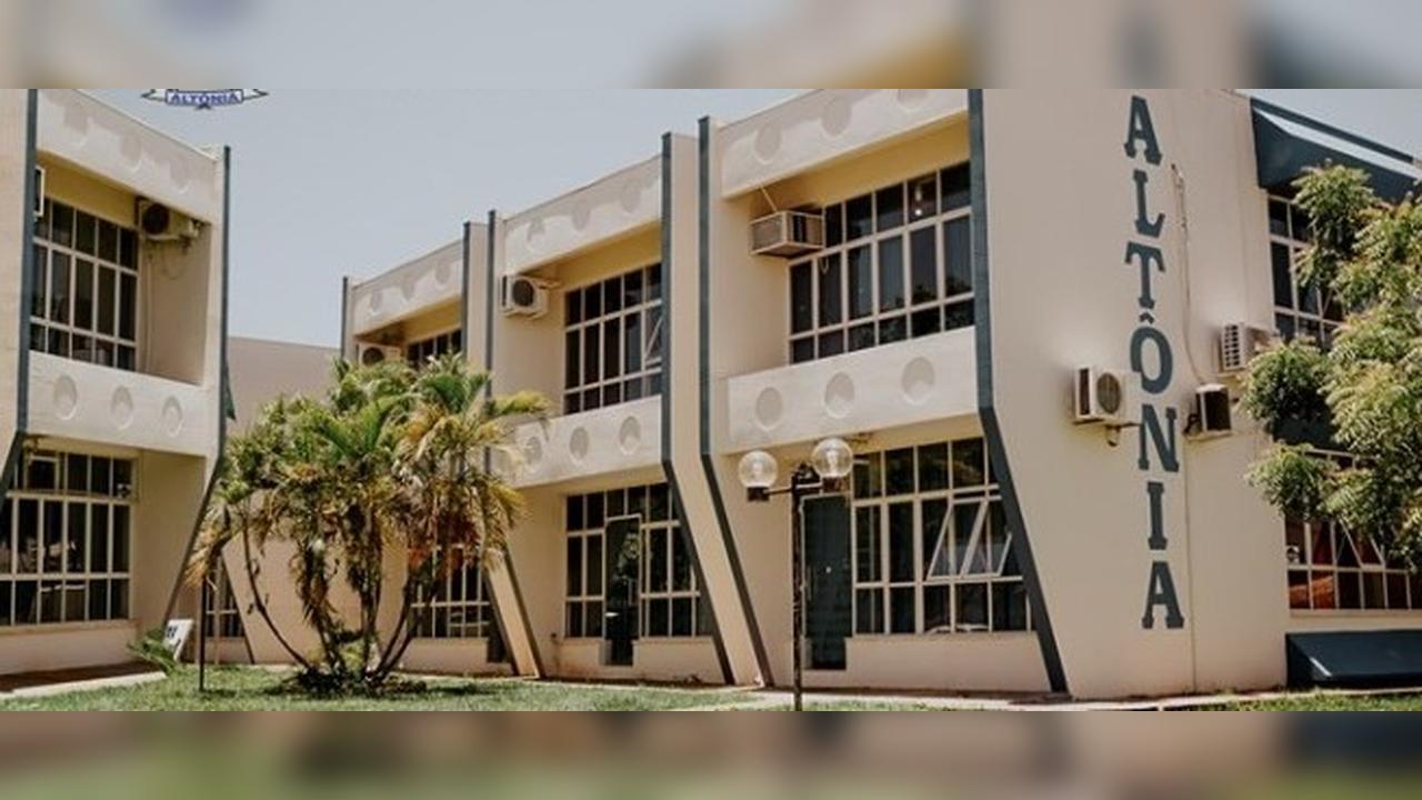 Ex-secretária de Finanças de Altônia é presa por desvio de R$ 152 mil Ex-secretária de Finanças de Altônia é presa por desvio de R$ 152 mil