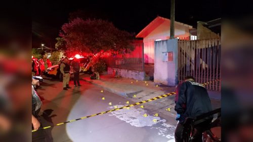 Jovem de 19 anos é executado com mais de 30 tiros em Campo Mourão Jovem de 19 anos é executado com mais de 30 tiros em Campo Mourão