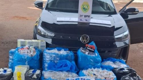 Carro com R$ 90 mil em produtos de descaminho é flagrado pela PM durante patrulhamento Carro com R$ 90 mil em produtos de descaminho é flagrado pela PM durante patrulhamento